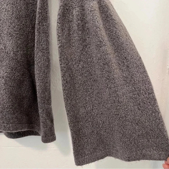 American eagle sweater top bell sleeves front crisscross Size S - Picture 3 of 6